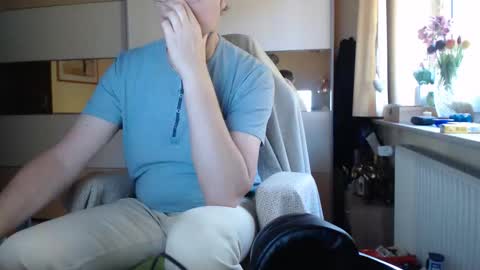 Snapshot of ach471 chatting on October 18, 6:39 am ach471 online show from October 18, 6:39 am