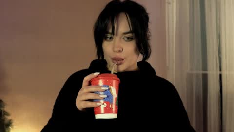 my inst   love inside 17 online show from December 24, 3:26 pm