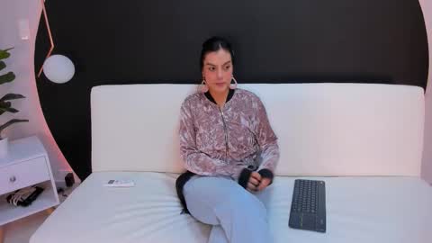    online show from February 3, 1:59 pm