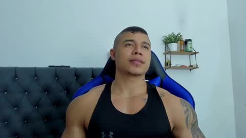 Snapshot of adam_boss chatting on October 19, 7:02 am adam boss online show from October 19, 7:02 am