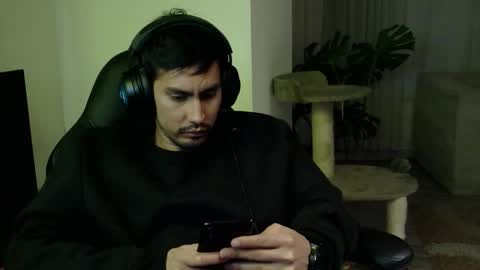 Snapshot of adam_evehotroom chatting on October 18, 4:38 am adam_evehotroom online show from October 18, 4:38 am