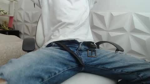 Snapshot of adam_evehotroom chatting on February 12, 11:09 pm adam_evehotroom online show from February 12, 11:09 pm
