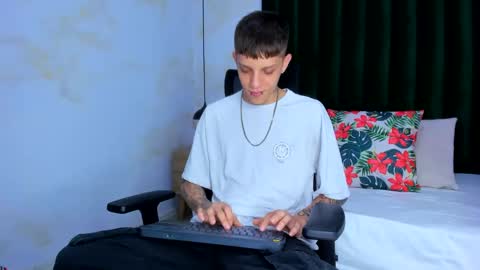 Adam online show from February 5, 7:53 pm