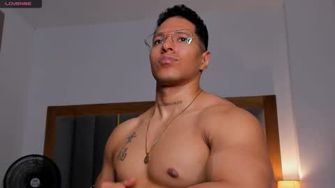 adambrocs1 online show from February 20, 9:22 am