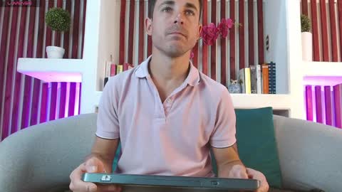 Im Adams Sanz online show from March 27, 7:48 pm