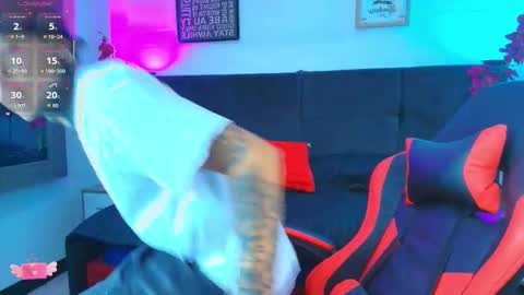 AdamsWalkerr  online show from February 23, 12:18 pm