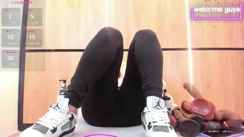 adela chase online show from December 3, 2:56 am