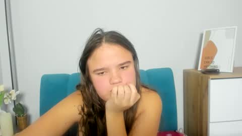 adelecruzz online show from October 21, 8:08 am