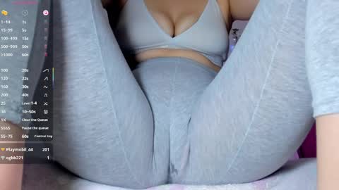adelinaconte1 online show from May 28, 7:56 pm