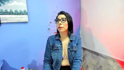 Adelle online show from December 5, 10:50 am