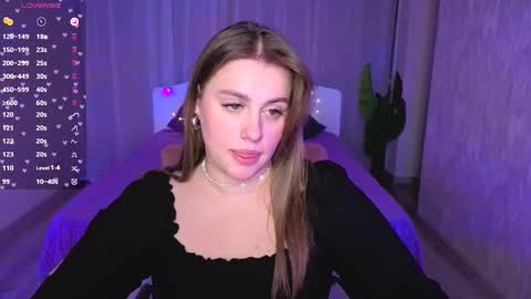Snapshot of adelynnn chatting on September 27, 7:00 pm Ada online show from September 27, 7:00 pm