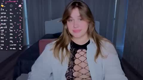 Snapshot of adelynnn chatting on September 11, 4:19 pm Ada online show from September 11, 4:19 pm
