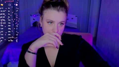 Snapshot of adelynnn chatting on September 23, 6:14 pm Ada online show from September 23, 6:14 pm