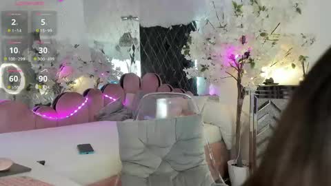 Adona online show from April 24, 6:15 am