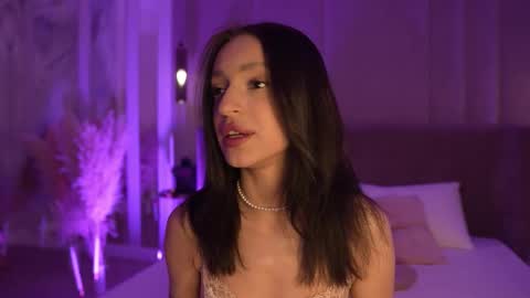 adoracortes online show from February 1, 5:04 am