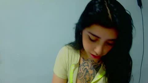 Snapshot of adri_gomez1 chatting on October 8, 8:26 pm online show from October 8, 8:26 pm