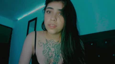 Snapshot of adri_gomez1 chatting on October 3, 8:33 am online show from October 3, 8:33 am