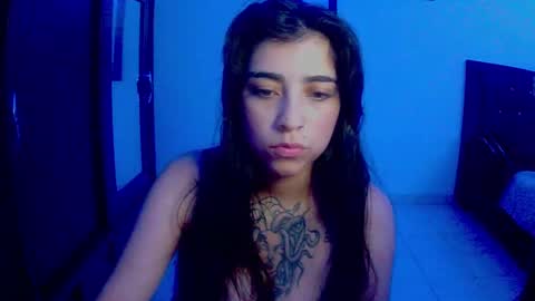 Snapshot of adri_gomez1 chatting on October 13, 6:59 am online show from October 13, 6:59 am