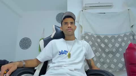 Snapshot of adri_sexboy229 chatting on October 14, 12:57 am adri_sexboy229 online show from October 14, 12:57 am