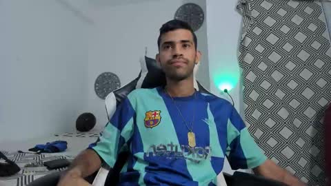 Snapshot of adri_sexboy229 chatting on October 17, 7:01 am adri_sexboy229 online show from October 17, 7:01 am