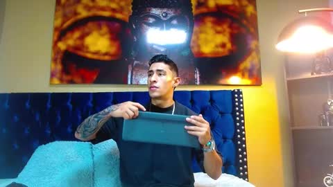 Snapshot of adrian_rae chatting on February 25, 11:43 am online show from February 25, 11:43 am
