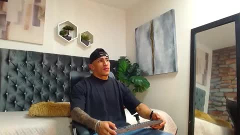 Snapshot of adrian_rae chatting on October 7, 5:42 pm online show from October 7, 5:42 pm