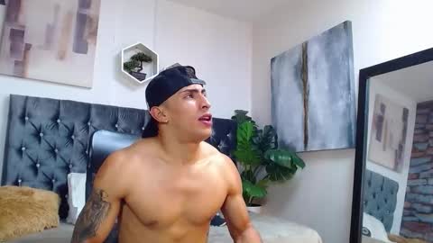 Snapshot of adrian_rae chatting on October 2, 7:01 pm online show from October 2, 7:01 pm