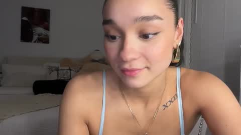 Snapshot of adriannarodriguez chatting on February 8, 5:51 am Adrianna  online show from February 8, 5:51 am