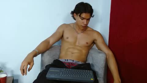 Snapshot of adriel_escalante chatting on September 29, 4:33 am adriel_escalante online show from September 29, 4:33 am