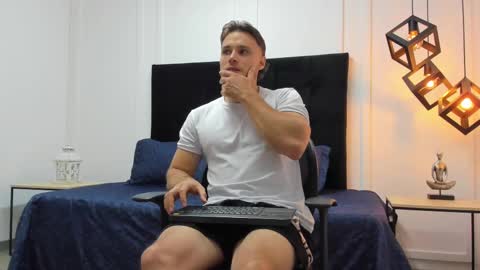 Snapshot of adrien_roche888 chatting on March 6, 12:00 am Adrein Roche online show from March 6, 12:00 am