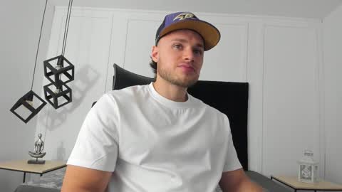 Snapshot of adrien_roche888 chatting on September 28, 11:14 pm Adrein Roche online show from September 28, 11:14 pm