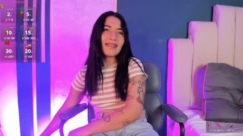 adriienne_ online show from April 4, 10:28 pm