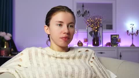 Snapshot of aelia_anara chatting on October 13, 4:25 am Aelia online show from October 13, 4:25 am