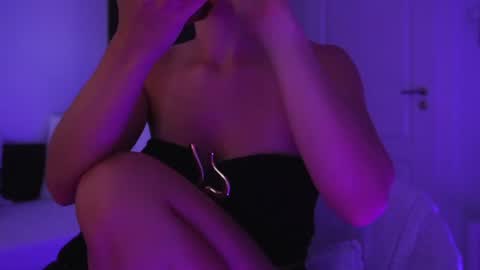 Aelia online show from July 21, 4:03 am