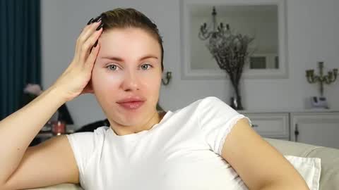 Snapshot of aelia_anara chatting on October 10, 5:02 am Aelia online show from October 10, 5:02 am