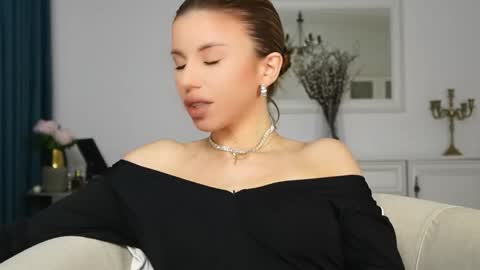 Snapshot of aelia_anara chatting on October 8, 4:40 am Aelia online show from October 8, 4:40 am