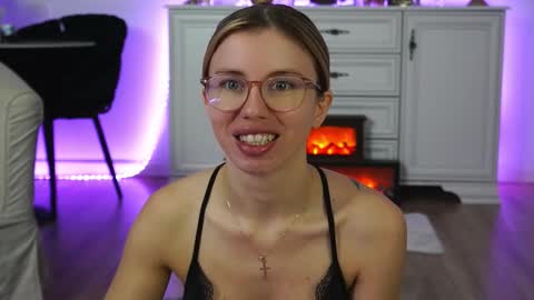 Snapshot of aelia_anara chatting on October 15, 5:11 am Aelia online show from October 15, 5:11 am
