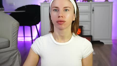 Snapshot of aelia_anara chatting on October 18, 5:22 am Aelia online show from October 18, 5:22 am