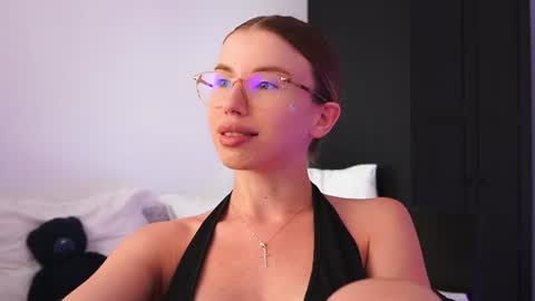 Aelia online show from June 20, 4:13 pm
