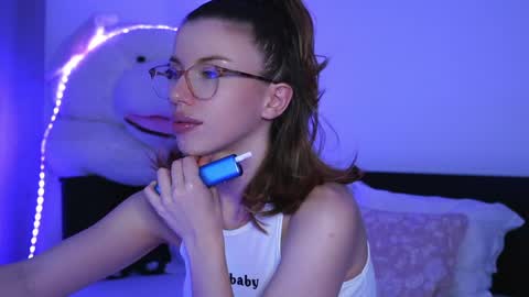 Aelia online show from April 22, 5:31 pm