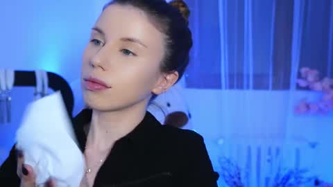 Aelia online show from March 7, 6:19 pm