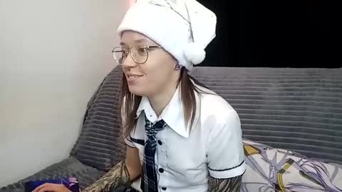 Snapshot of aelita_night chatting on December 24, 2:54 pm aelita_night online show from December 24, 2:54 pm