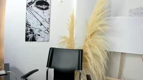 Snapshot of africa_holmes chatting on March 7, 2:04 am Africa online show from March 7, 2:04 am