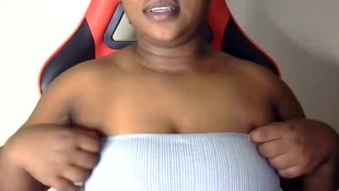 Snapshot of african001 chatting on October 13, 2:24 am stella online show from October 13, 2:24 am