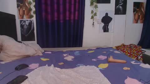 Africanpetitequeenn online show from March 17, 5:45 am