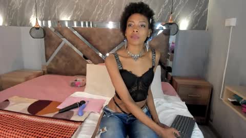 Snapshot of afroditagreenn chatting on February 27, 4:43 pm Afrodita online show from February 27, 4:43 pm