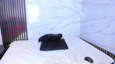 afroditaowen_ online show from November 7, 1:02 pm