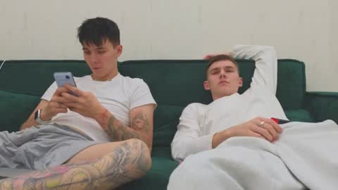 Mark online show from April 3, 9:22 pm