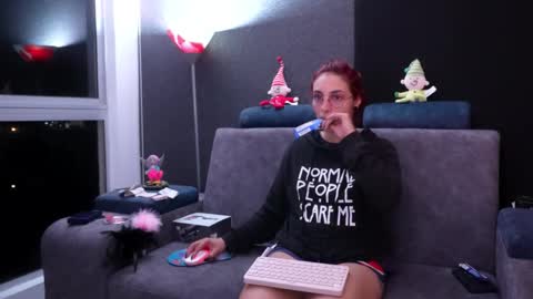 Agata Collinss online show from December 5, 7:29 am