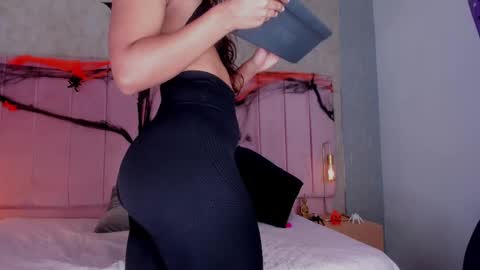 Snapshot of agatha_jener chatting on October 16, 12:05 pm agatha_jener online show from October 16, 12:05 pm